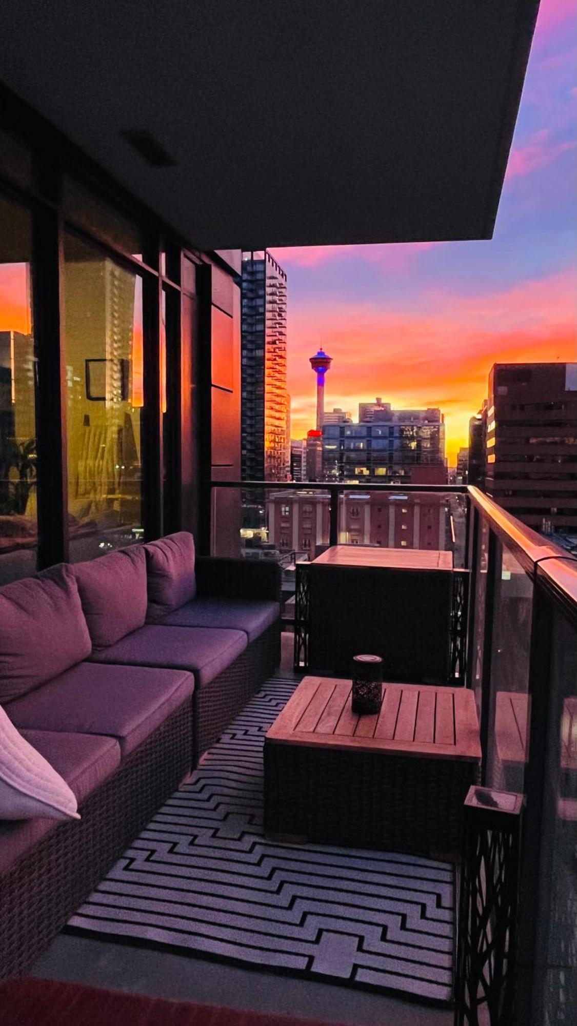 Luxury Dt, 2 Bedroom Deal, Private Balcony, Full Kitchen, Gym - Free Parking YYC Exterior photo