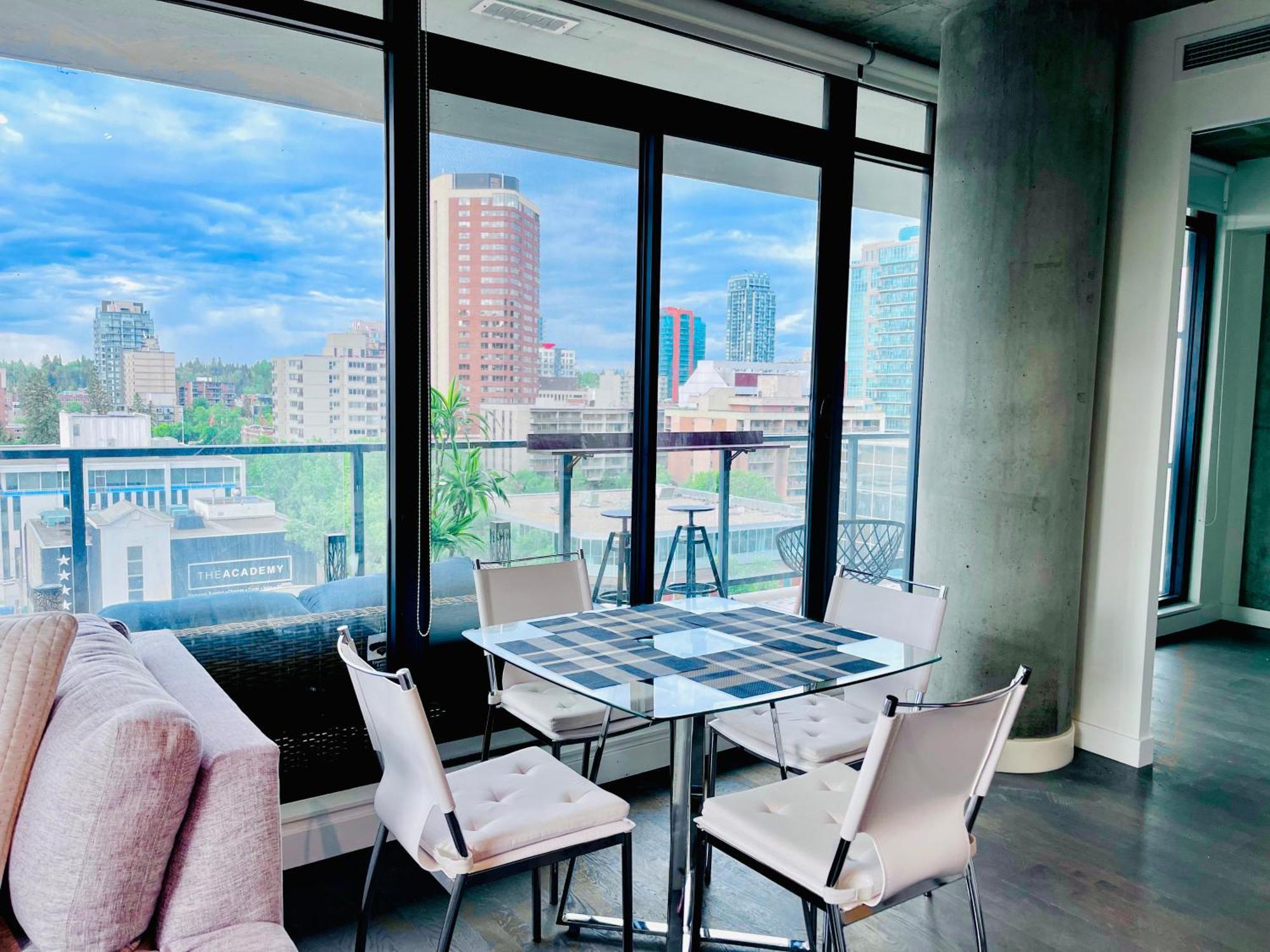 Luxury Dt, 2 Bedroom Deal, Private Balcony, Full Kitchen, Gym - Free Parking YYC Exterior photo